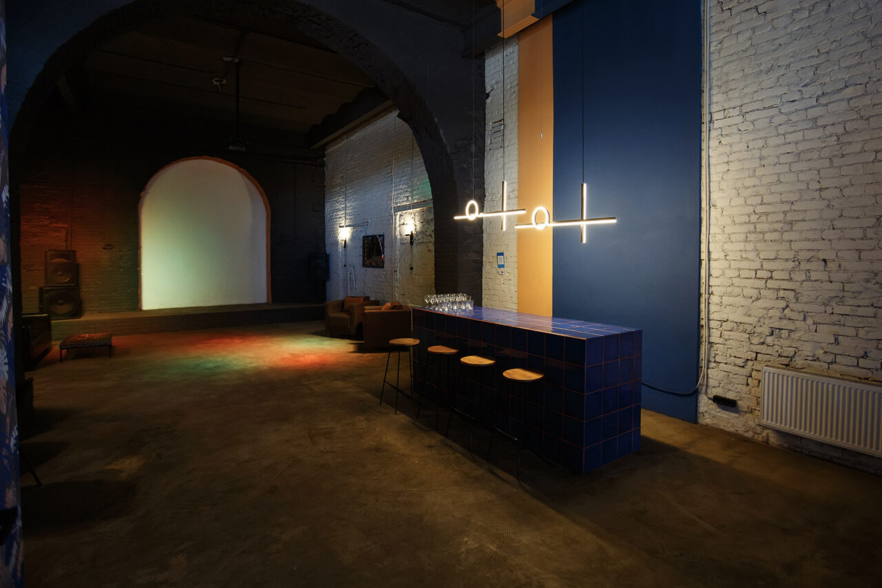 Арендовать Дизайнерский лофт с высокими потолками