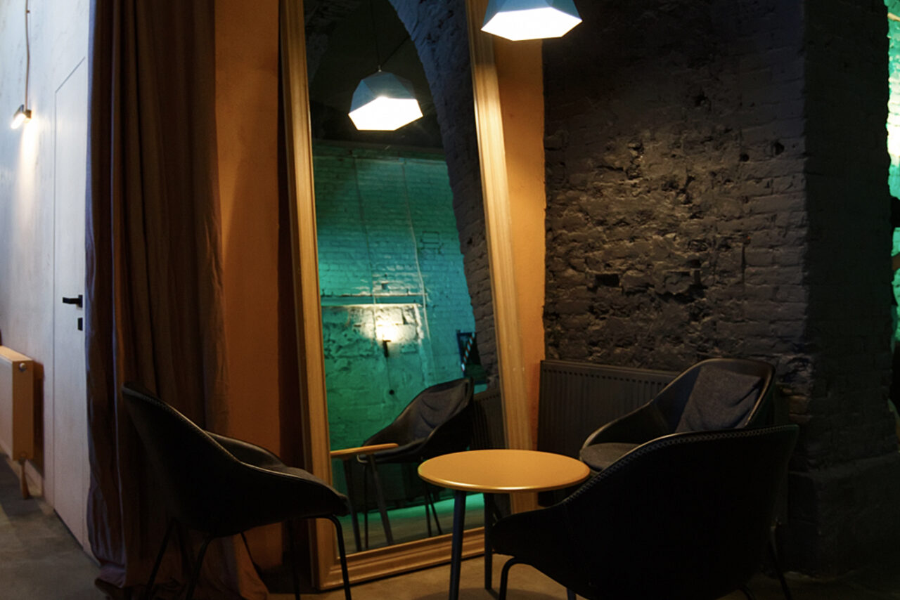 Арендовать Дизайнерский лофт с высокими потолками