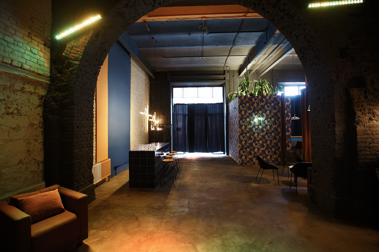 Арендовать Дизайнерский лофт с высокими потолками