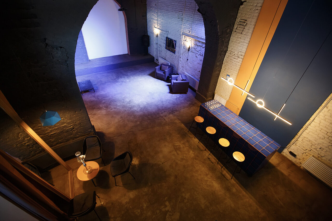 Арендовать Дизайнерский лофт с высокими потолками