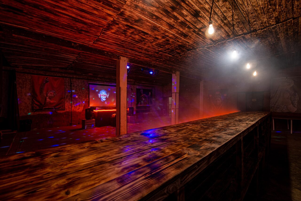 Арендовать Antique design loft