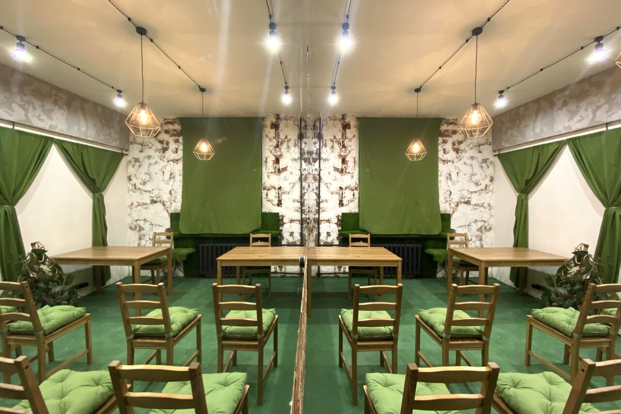 Арендовать Green room with a large mirror