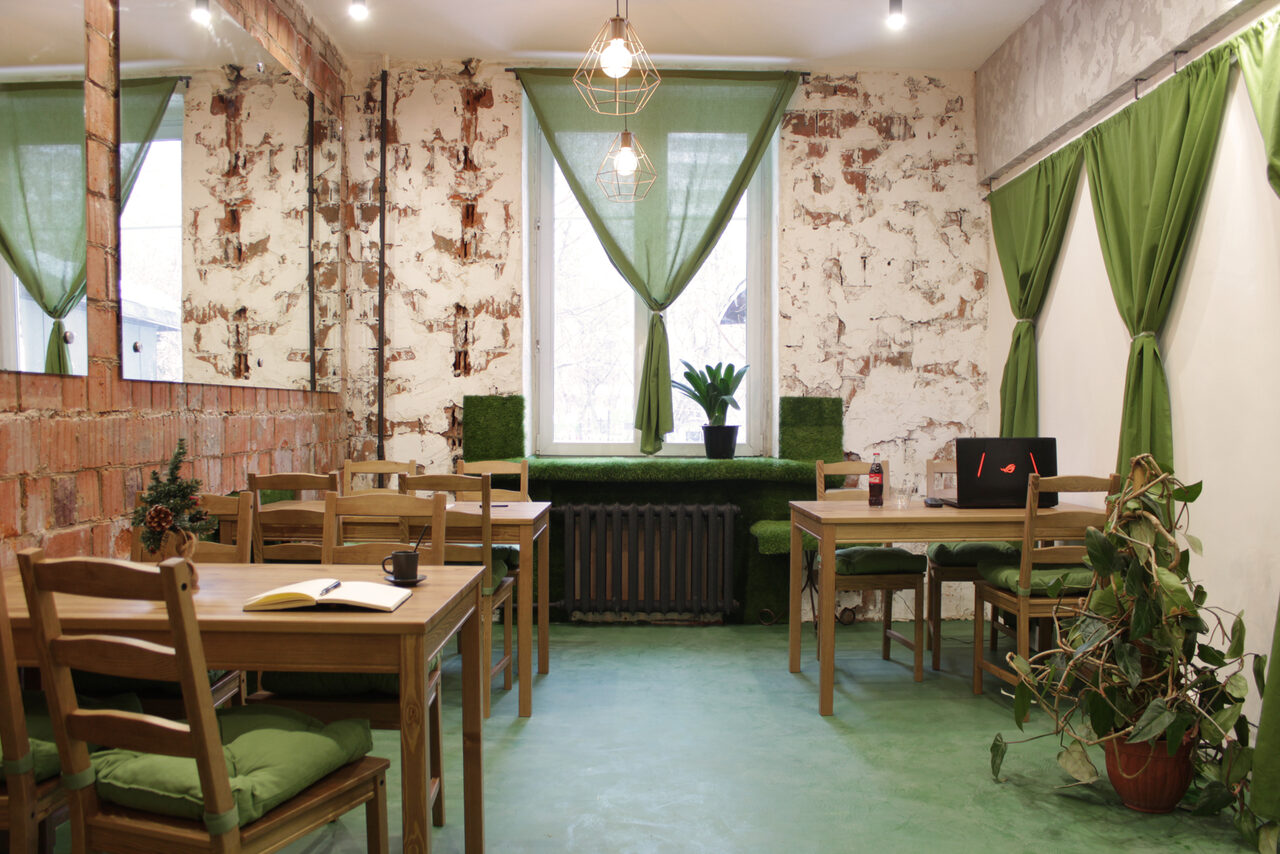 Арендовать Green room with a large mirror