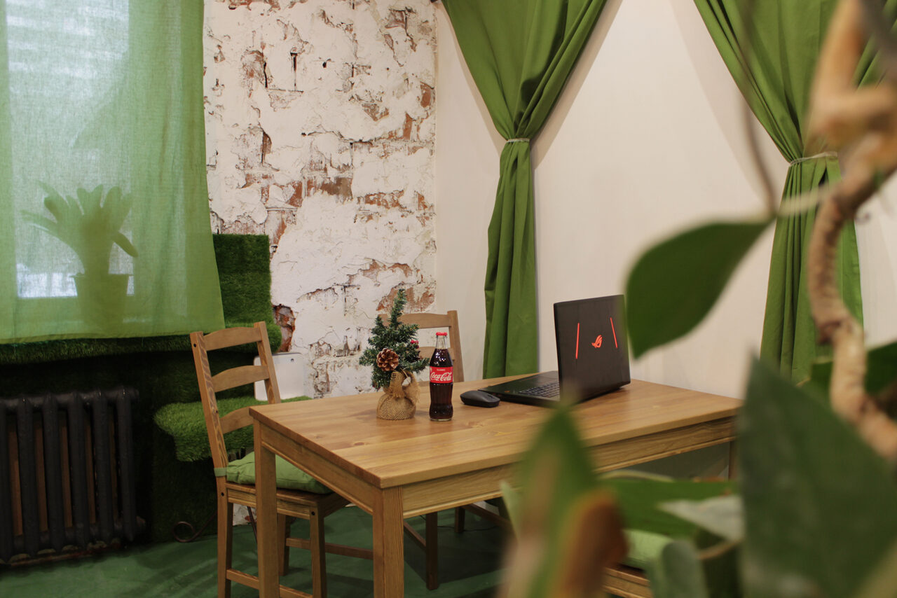 Арендовать Green room with a large mirror