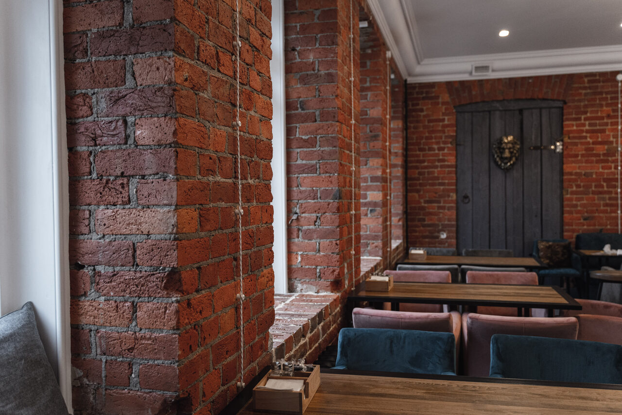 Арендовать Loft with stucco and large windows