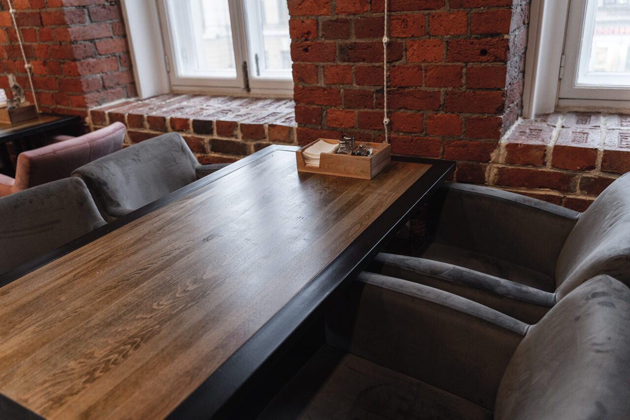 Арендовать Loft with stucco and large windows