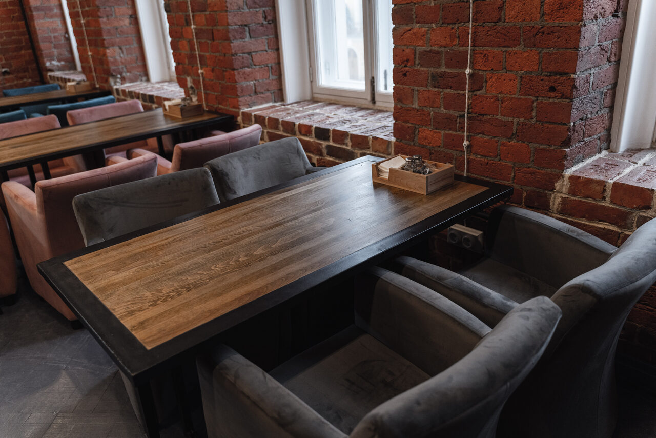 Арендовать Loft with stucco and large windows