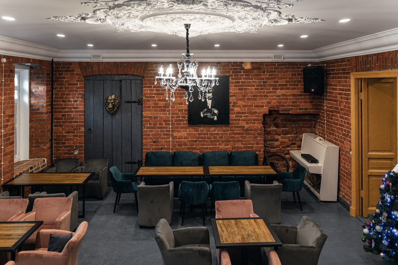 Арендовать Loft with stucco and large windows