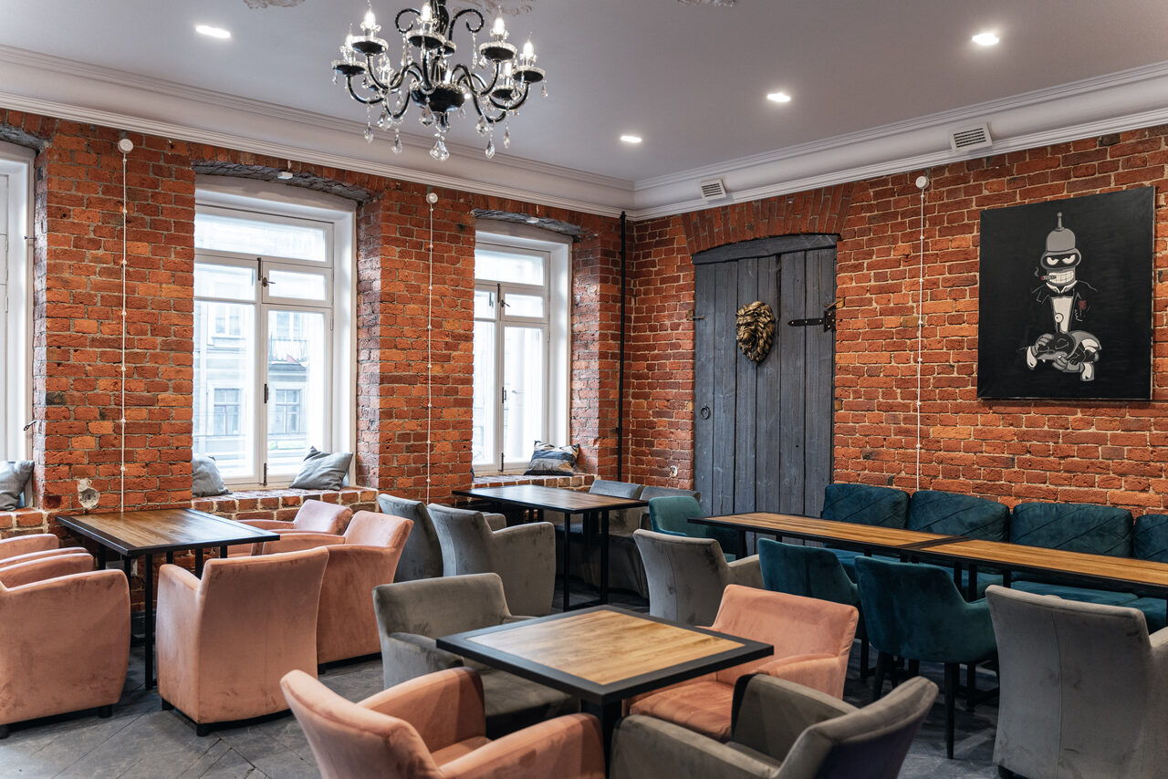 Арендовать Loft with stucco and large windows