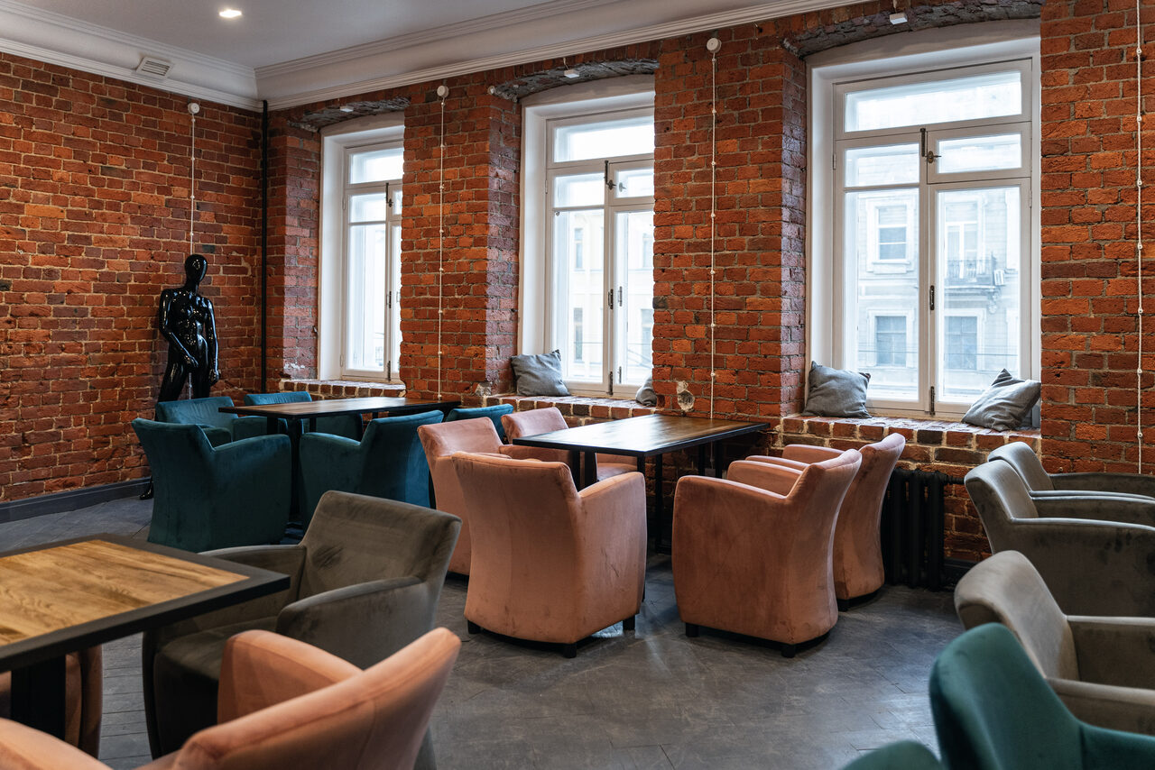 Арендовать Loft with stucco and large windows