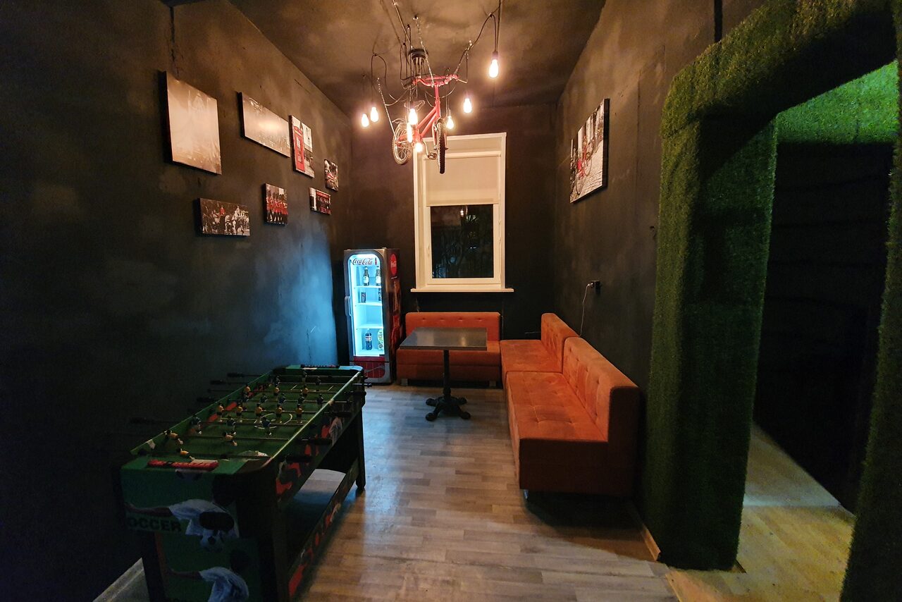 Арендовать Черный лофт с большой барной стойкой