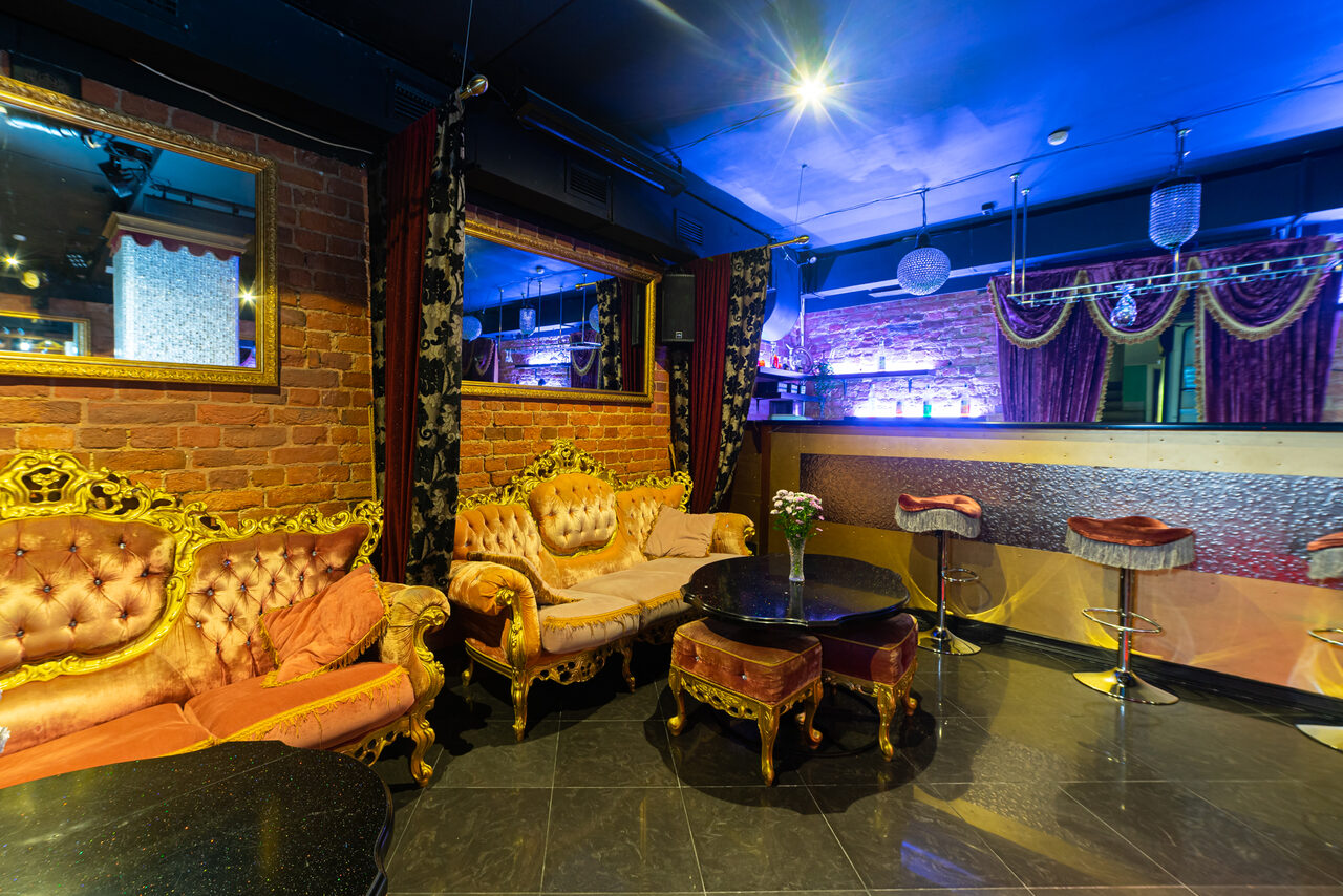 Арендовать  Modern disco hall with a stage