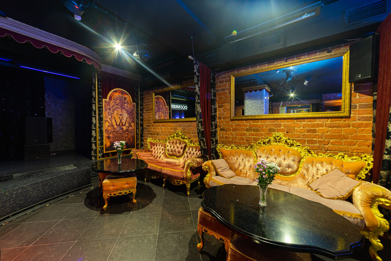 Арендовать  Modern disco hall with a stage