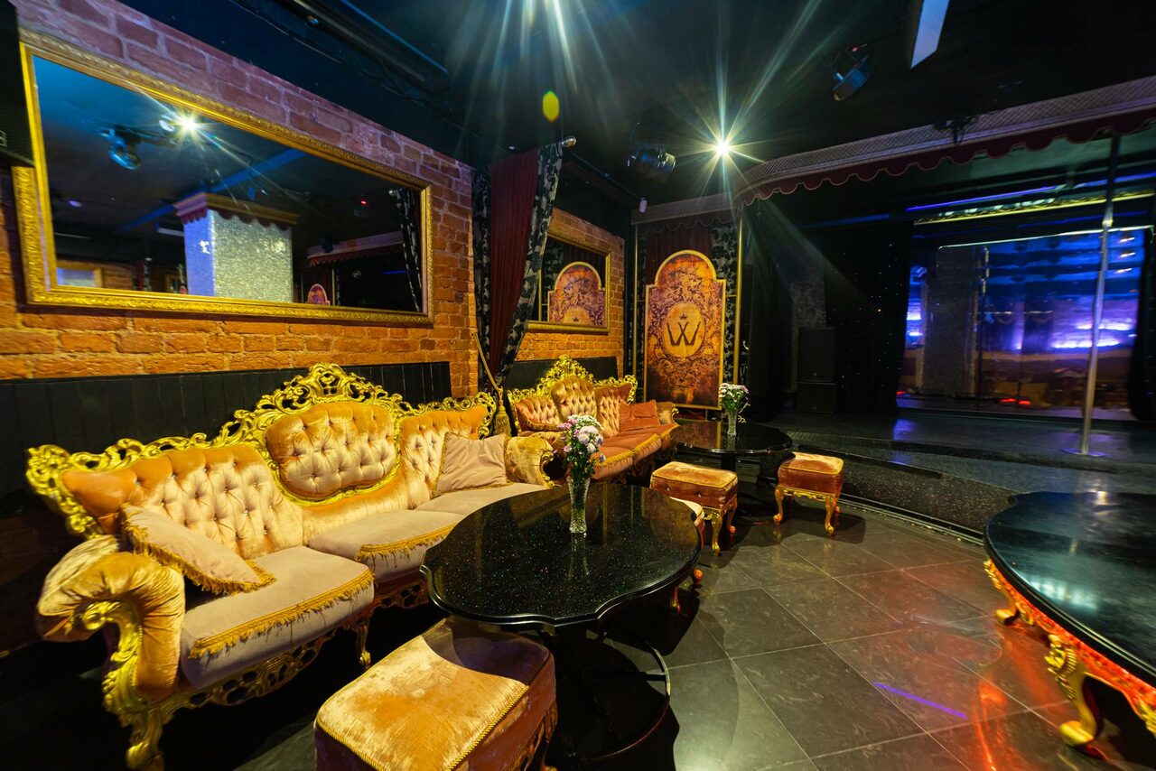 Арендовать  Modern disco hall with a stage