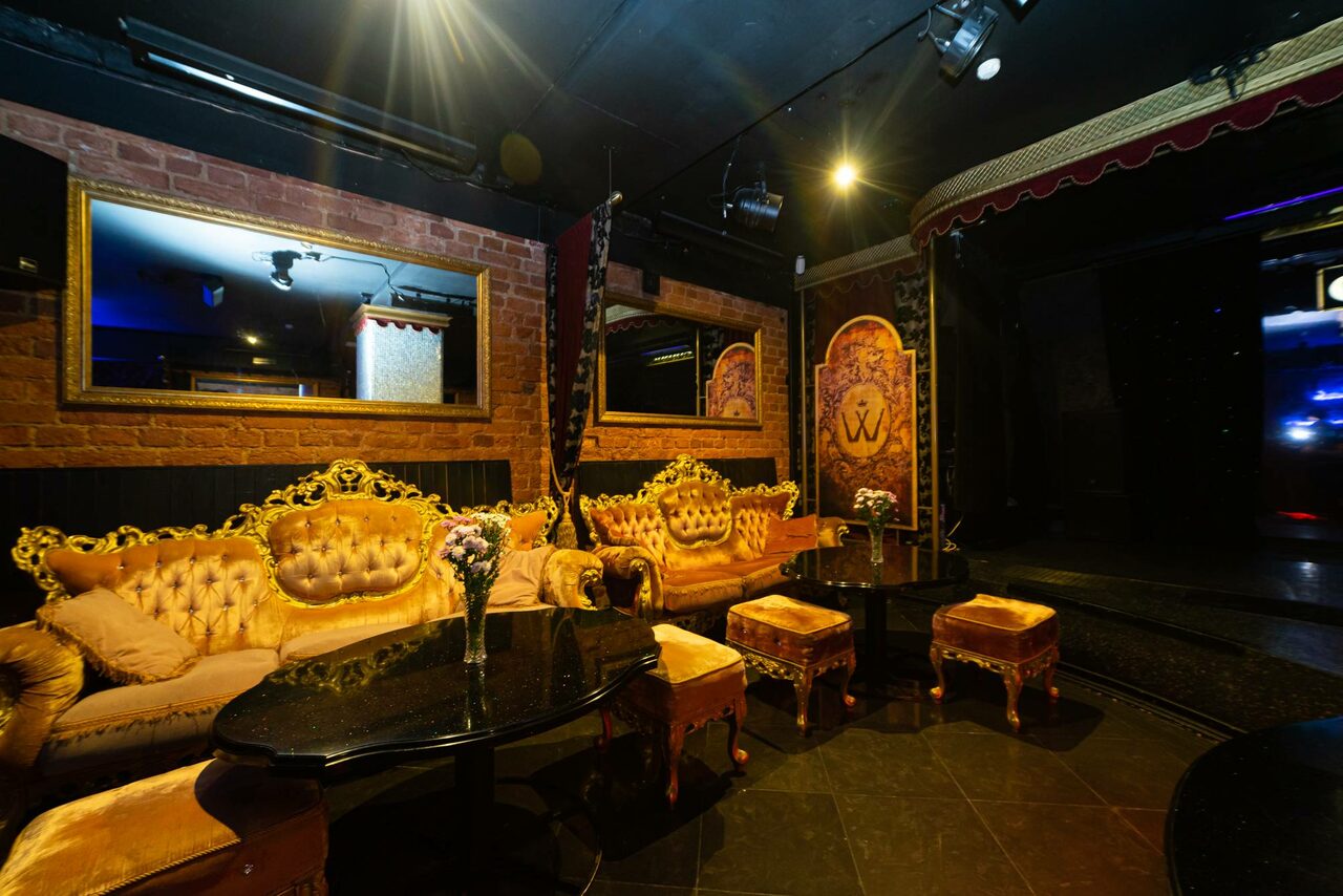 Арендовать  Modern disco hall with a stage