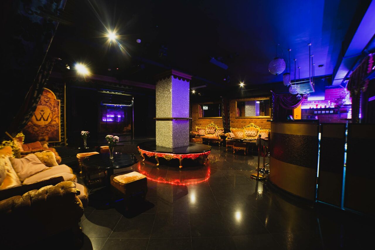 Арендовать  Modern disco hall with a stage