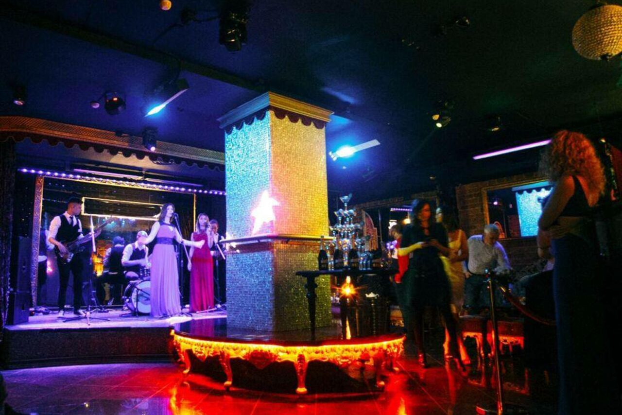Арендовать  Modern disco hall with a stage
