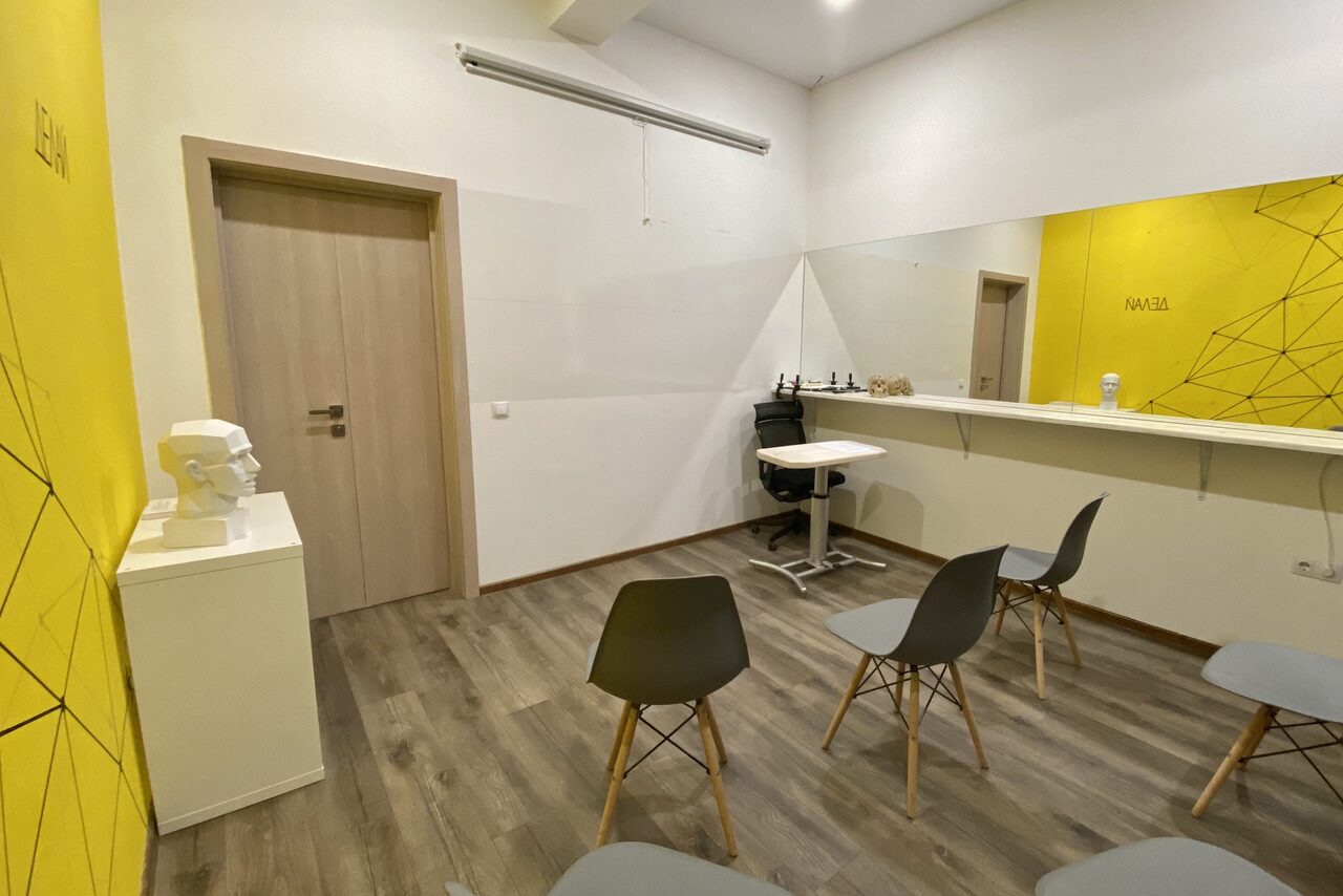 Арендовать Зал для тренингов и мастер-классов с маркерной доской