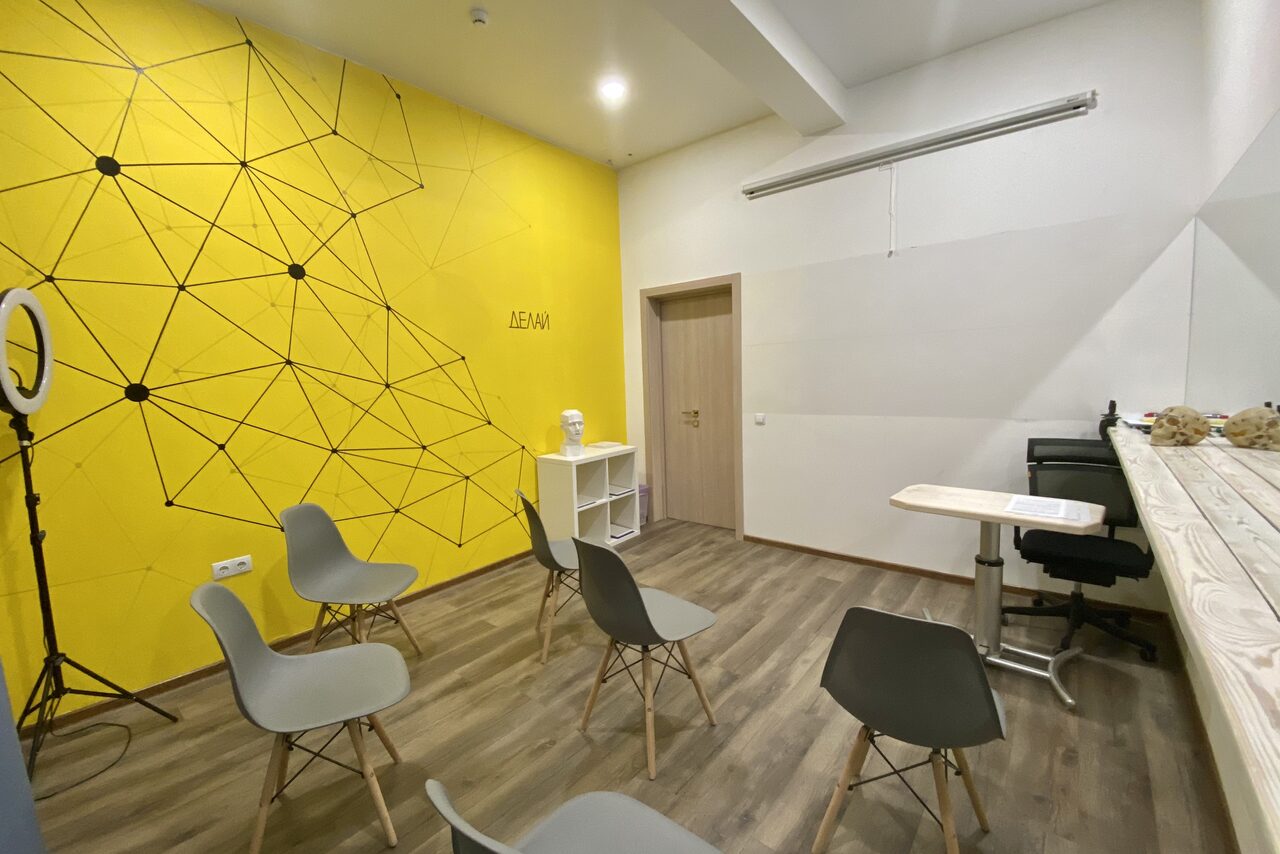 Арендовать Зал для тренингов и мастер-классов с маркерной доской