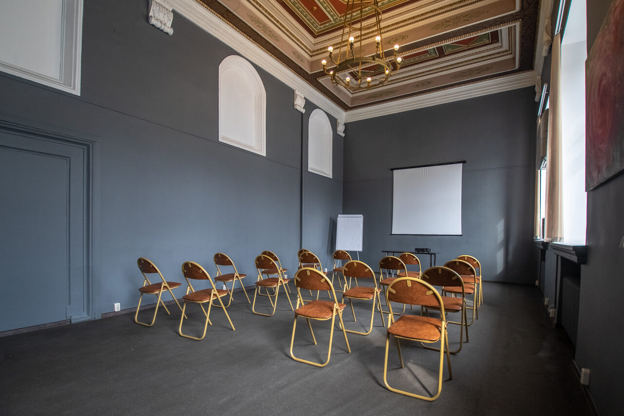 Арендовать Hall for educational events with high ceilings