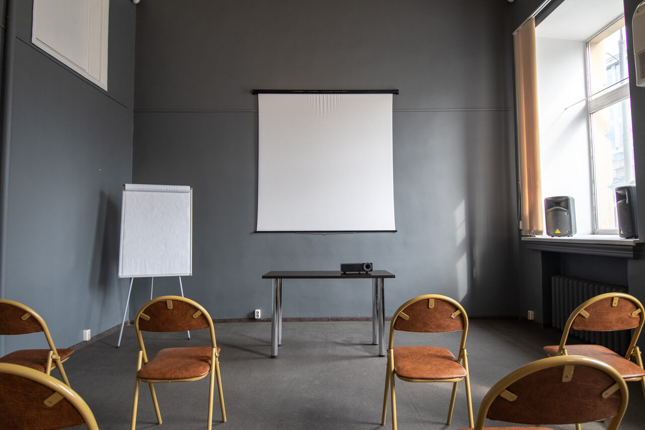 Арендовать Hall for educational events with high ceilings