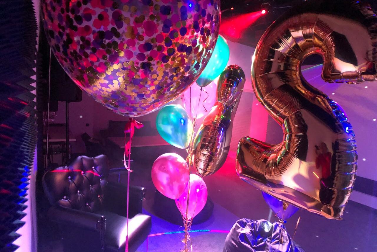 Арендовать Stage Loft with Karaoke and light music