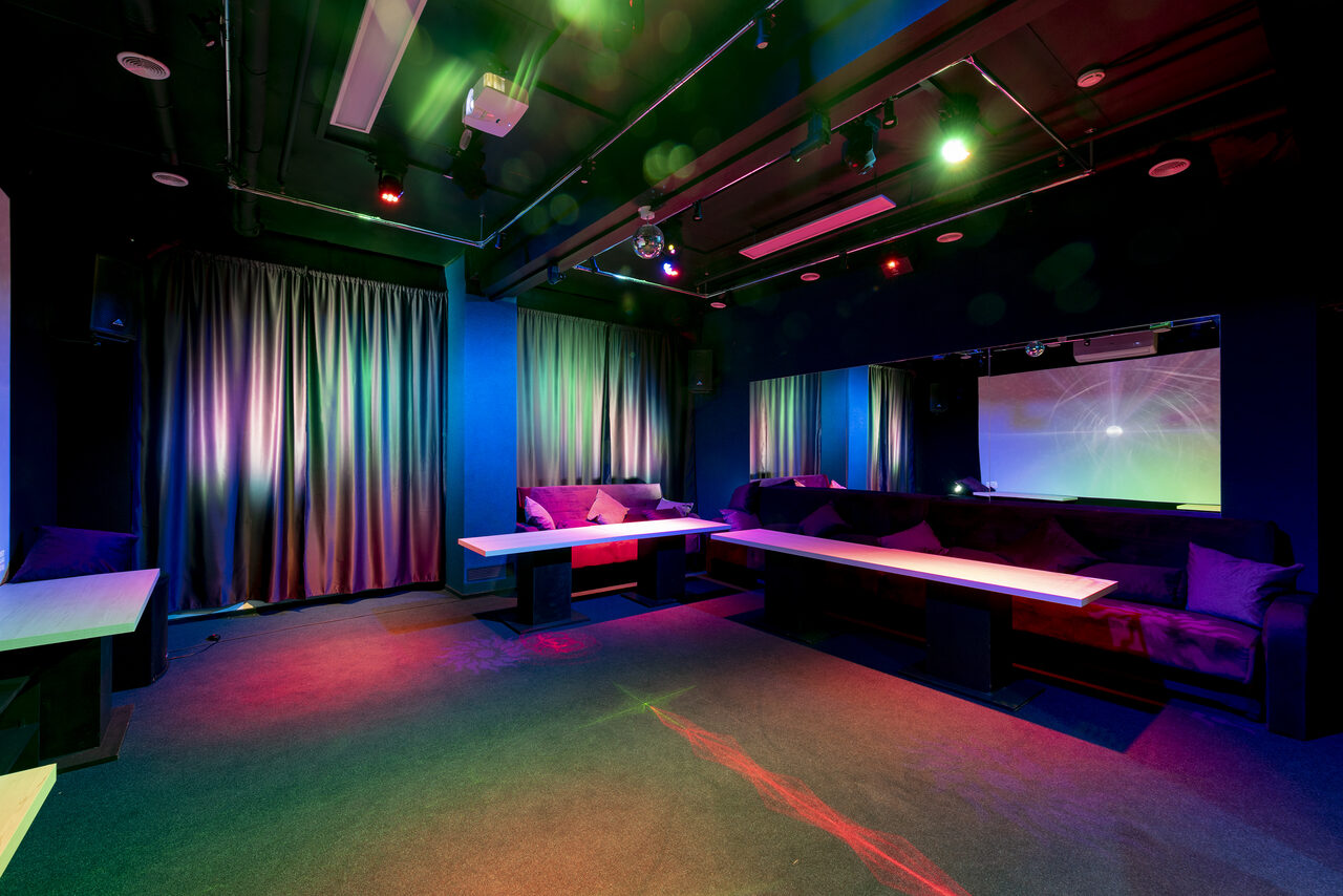 Арендовать Stage Loft with Karaoke and light music