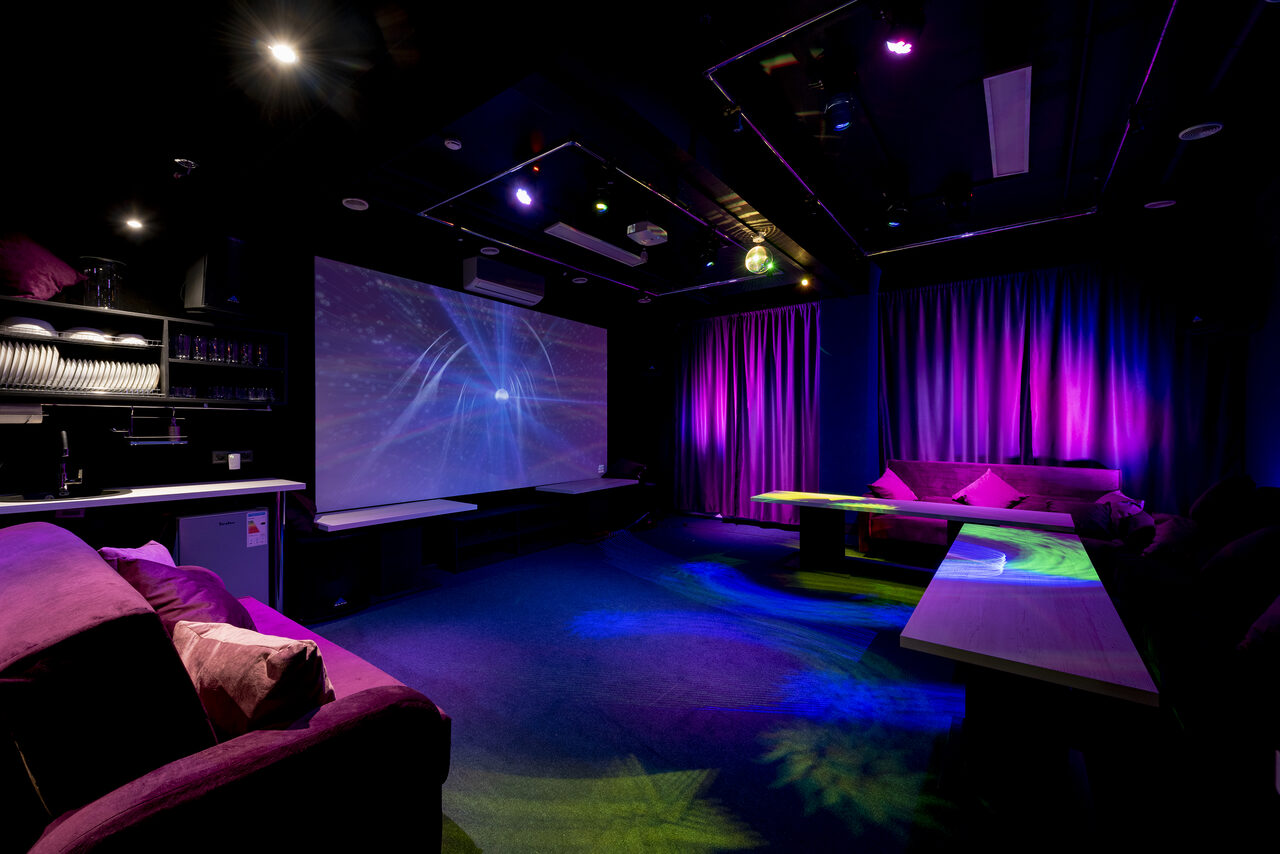 Арендовать Stage Loft with Karaoke and light music