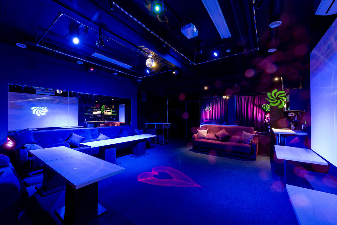 Арендовать Stage Loft with Karaoke and light music