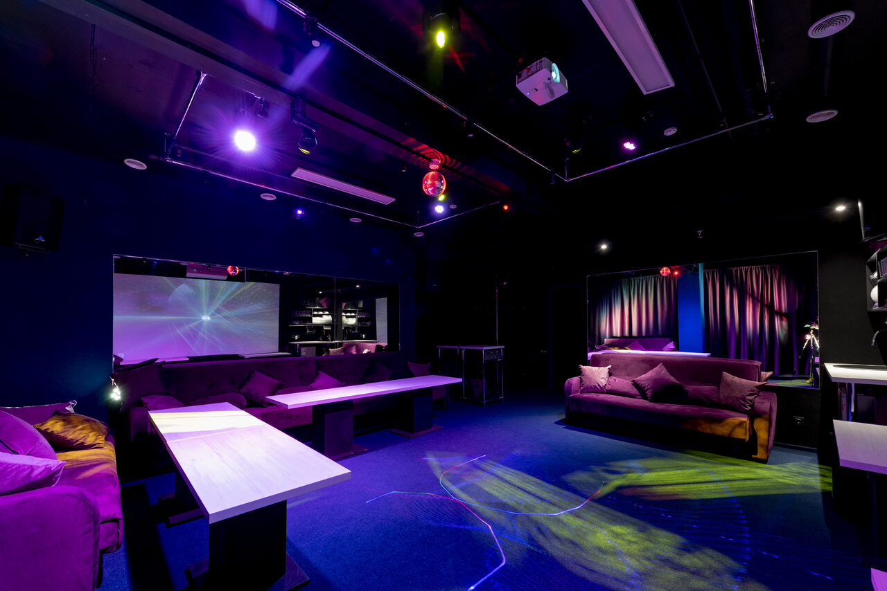 Арендовать Stage Loft with Karaoke and light music