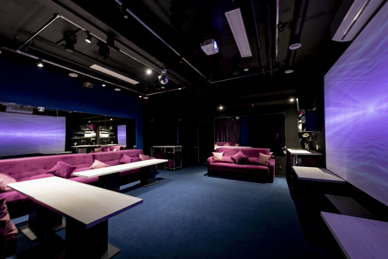 Арендовать Stage Loft with Karaoke and light music