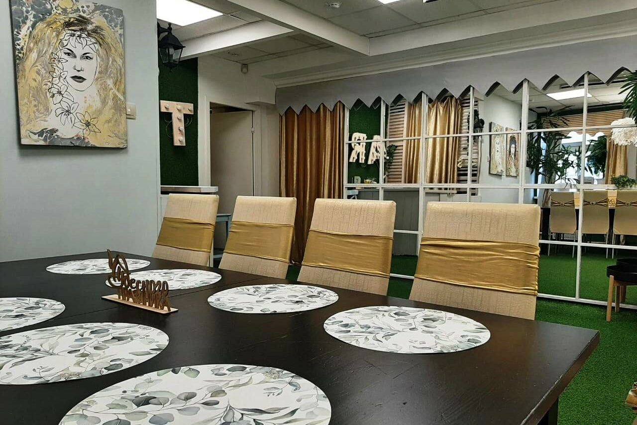 Арендовать Cozy hall with an abundance of greenery