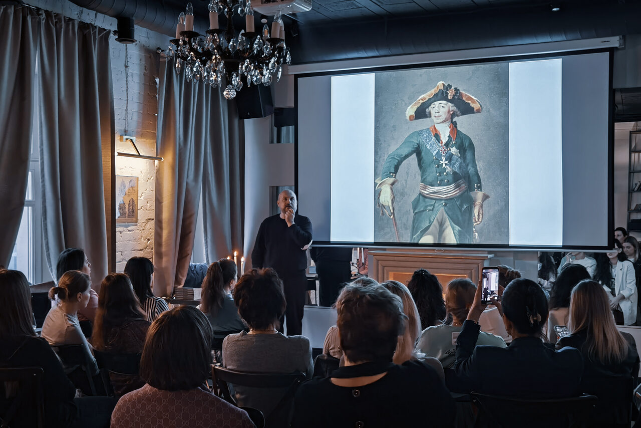 Арендовать Bright room with large windows