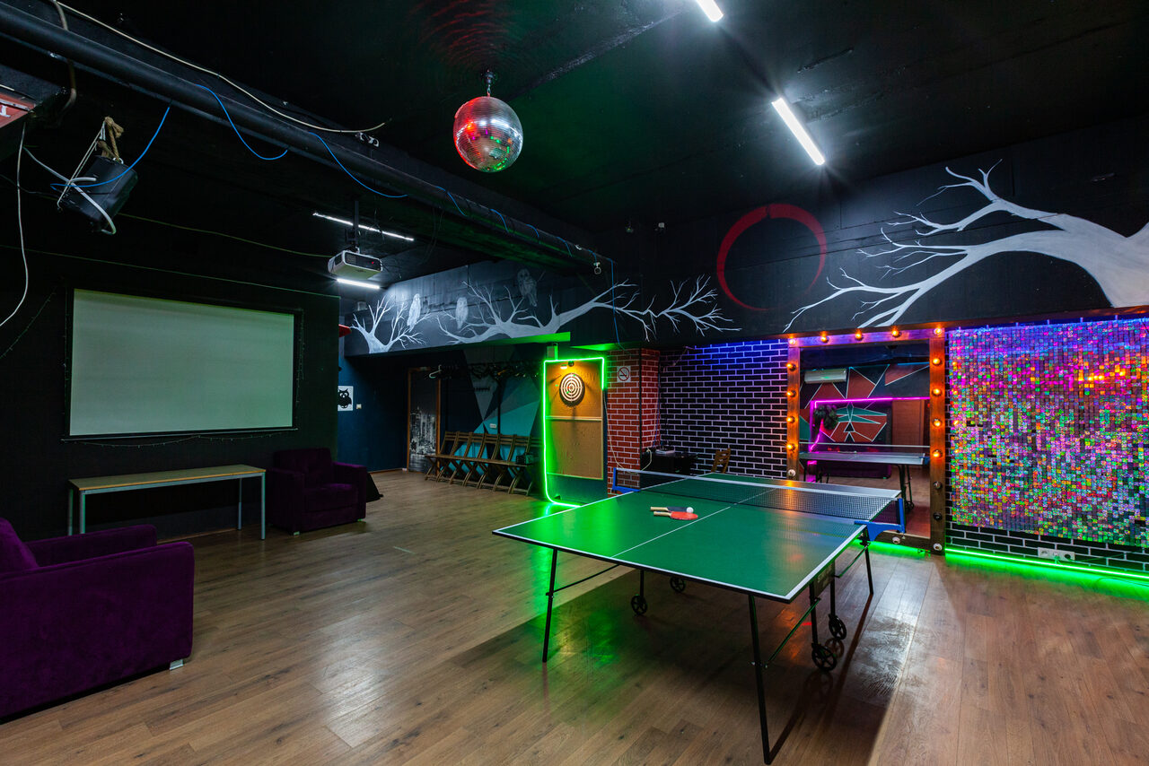 Арендовать Лофт со светомузыкой и настольным теннисом