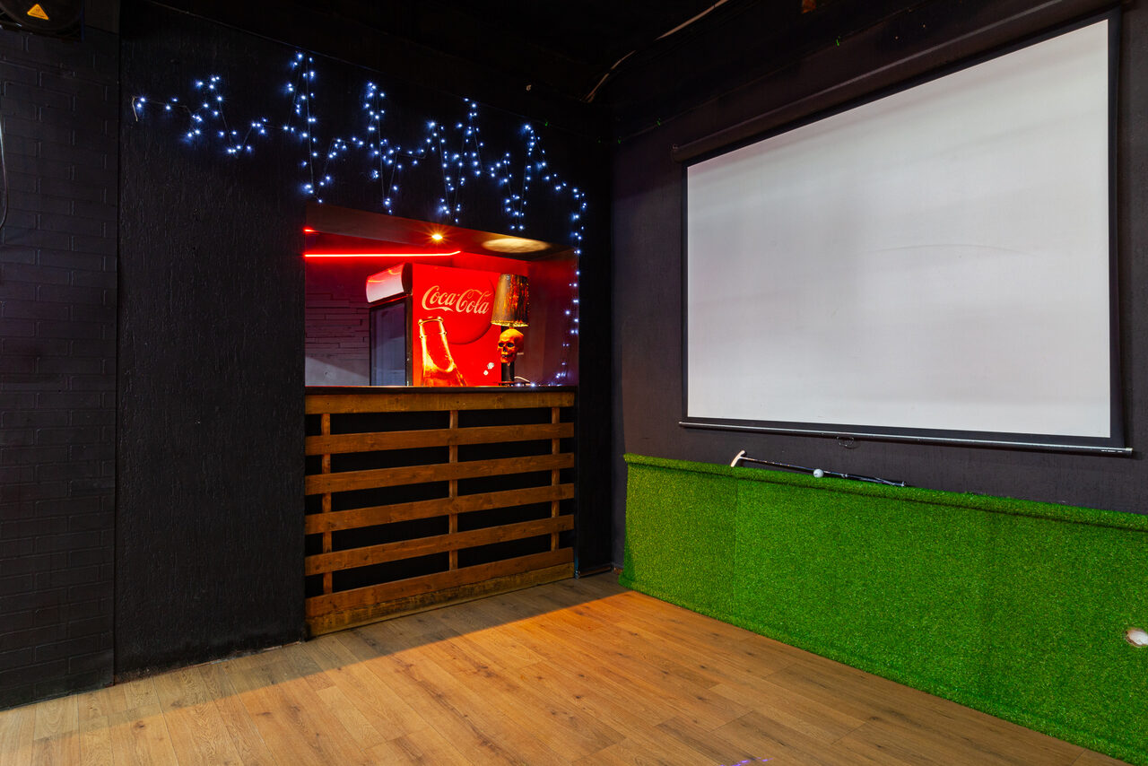 Арендовать Лофт со светомузыкой и настольным теннисом