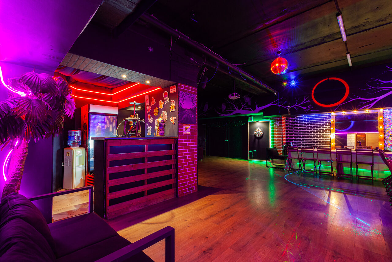 Арендовать Лофт со светомузыкой и настольным теннисом