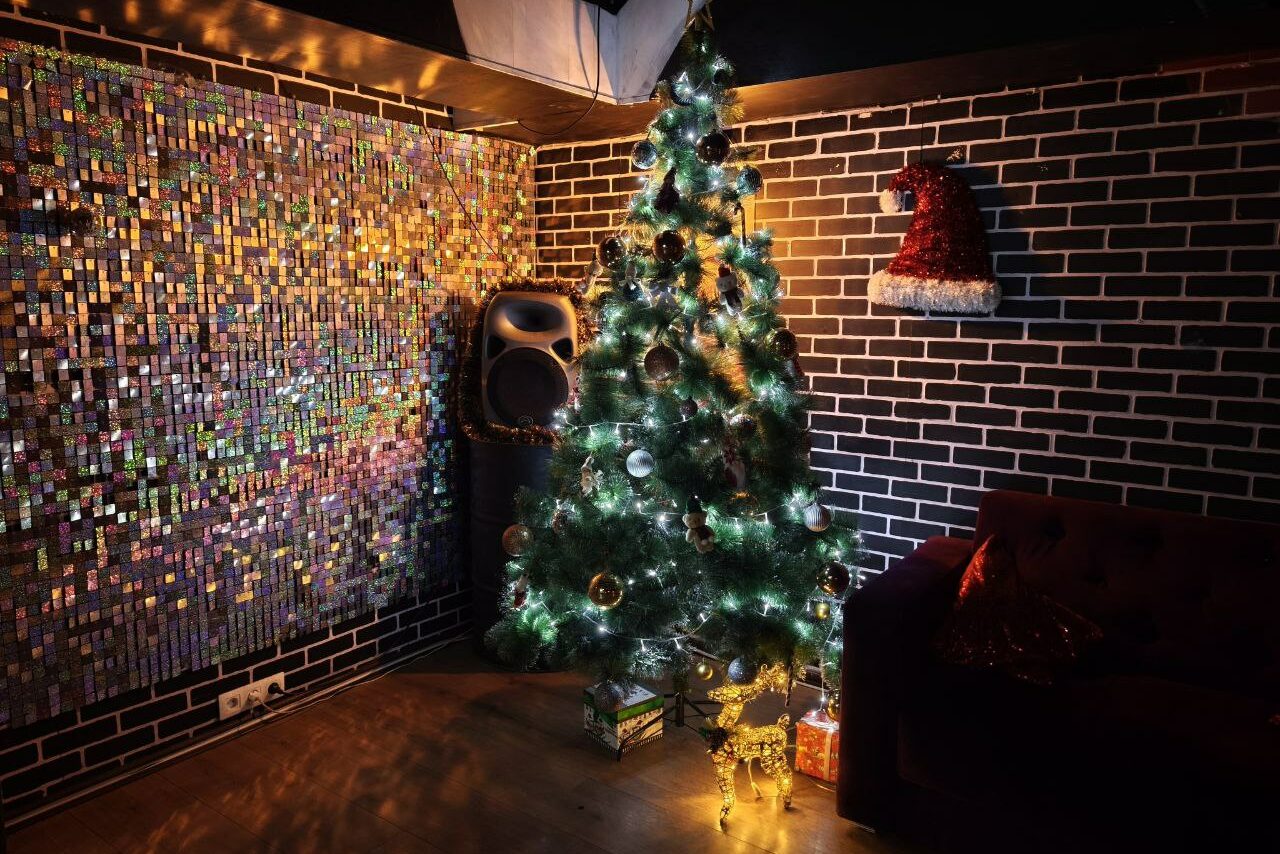 Арендовать Лофт со светомузыкой и настольным теннисом