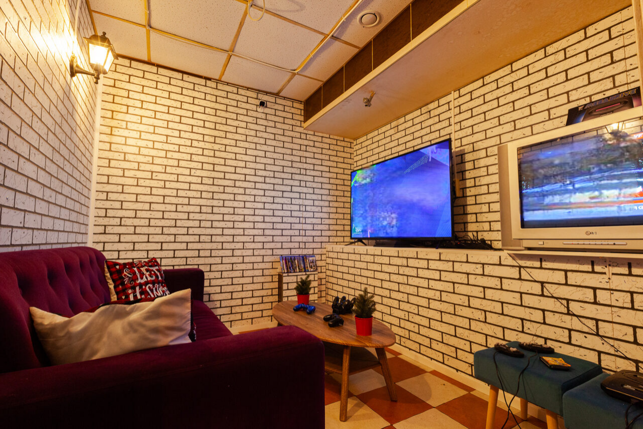 Арендовать Лофт со светомузыкой и настольным теннисом