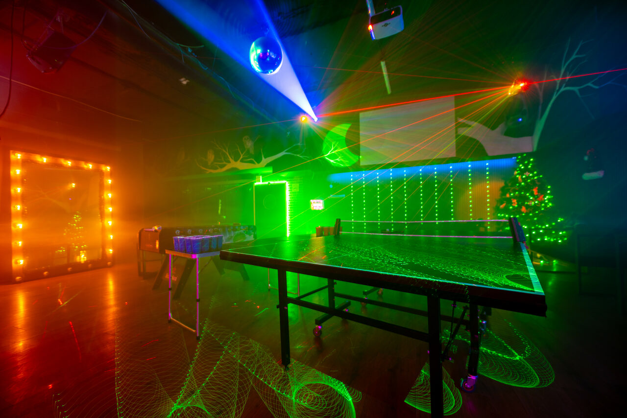 Арендовать Лофт со светомузыкой и настольным теннисом