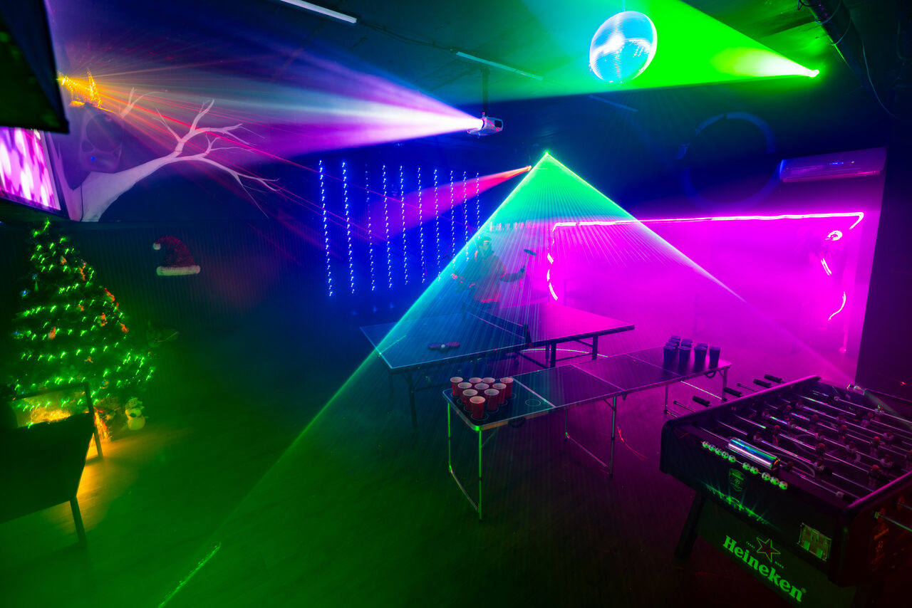 Арендовать Лофт со светомузыкой и настольным теннисом