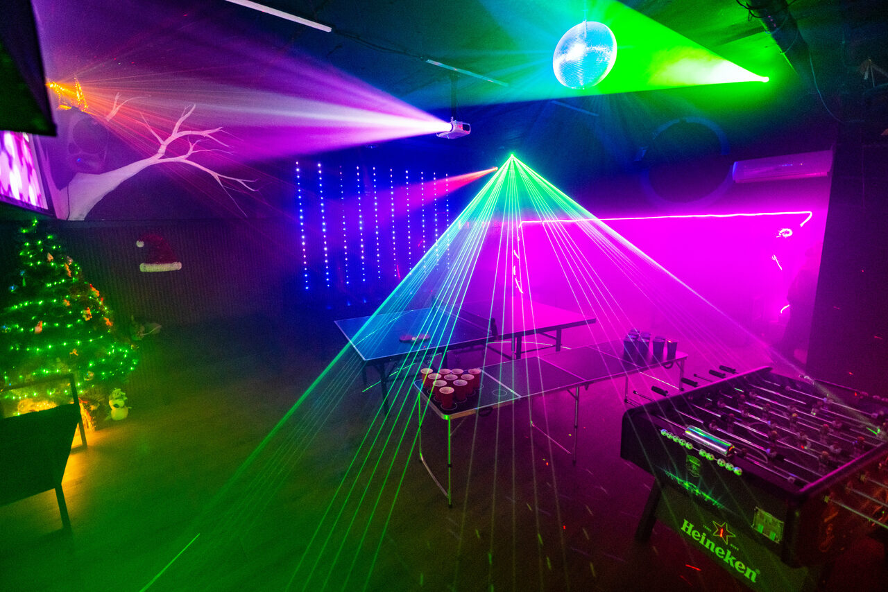 Арендовать Лофт со светомузыкой и настольным теннисом