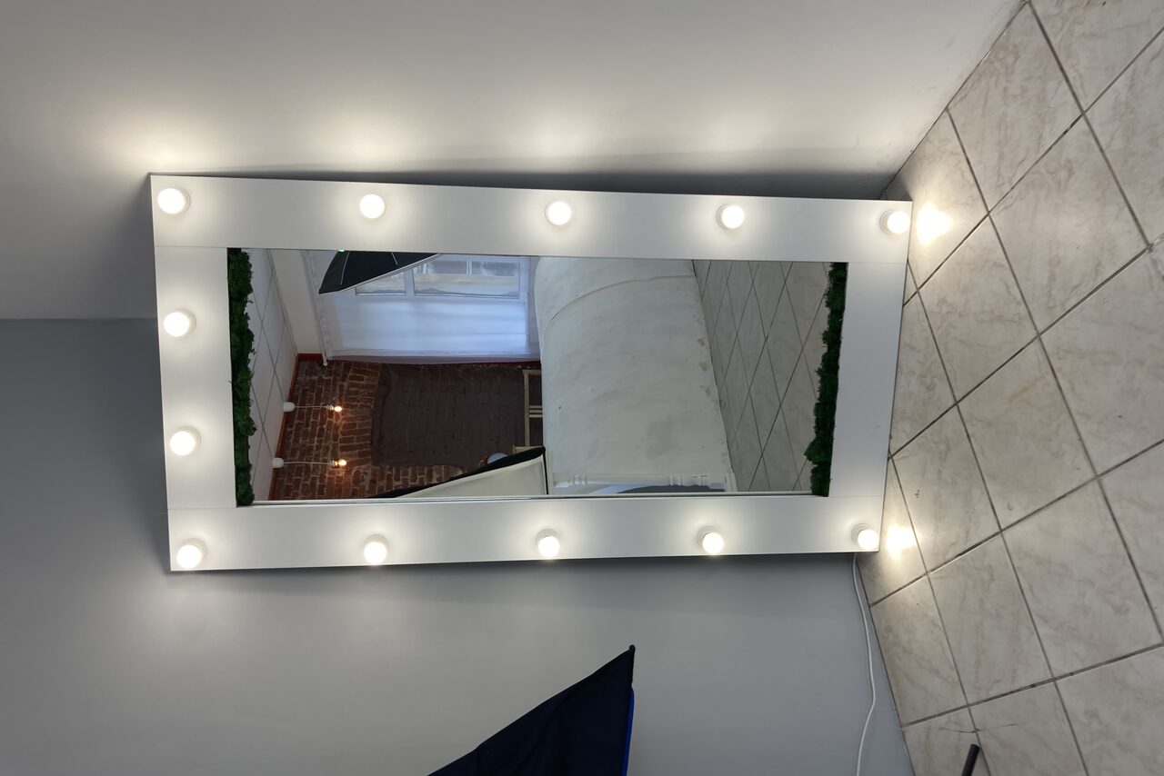 Арендовать Небольшая трехэтажная площадка