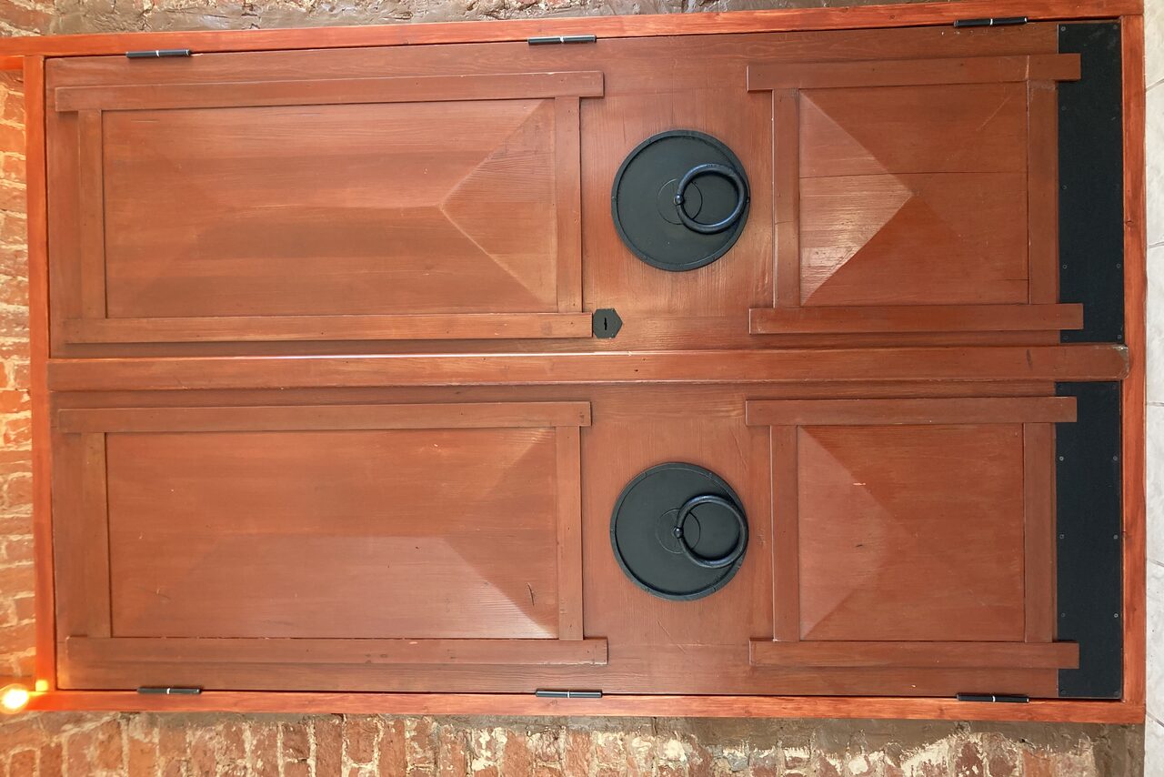 Арендовать Небольшая трехэтажная площадка