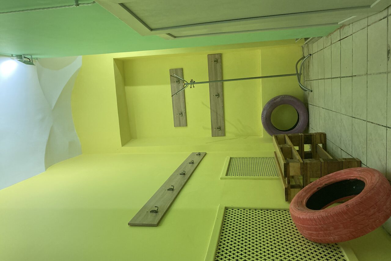 Арендовать Небольшая трехэтажная площадка