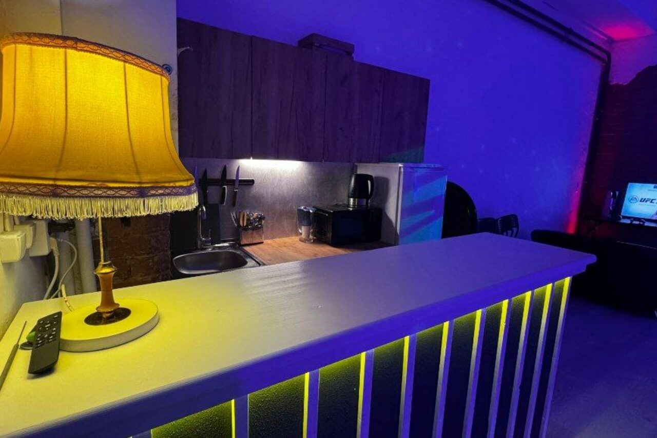 Арендовать Stylish loft with high ceilings