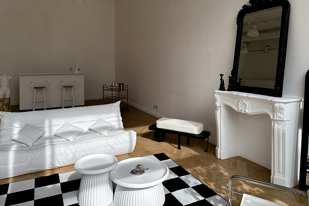 Арендовать Просторная фотостудия с несколькими залами 