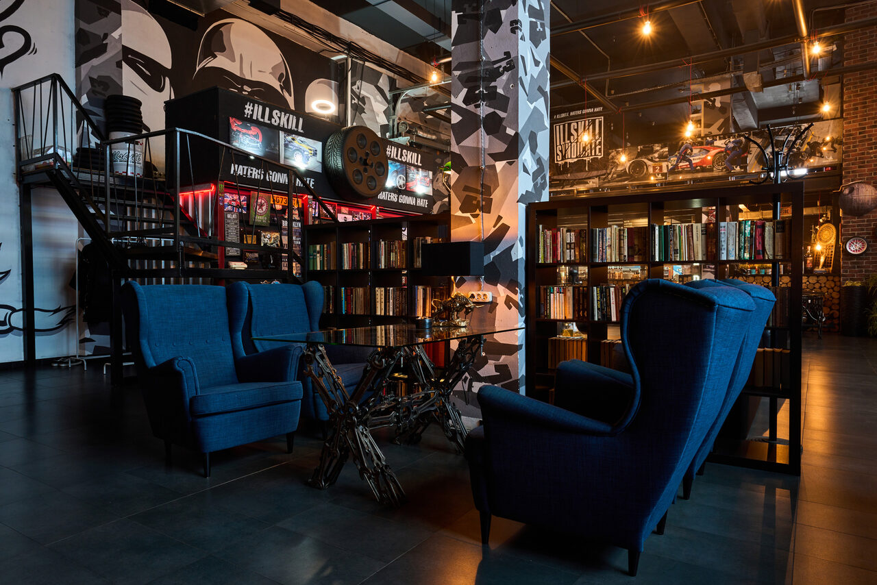 Арендовать Креативный лофт с автомобилями