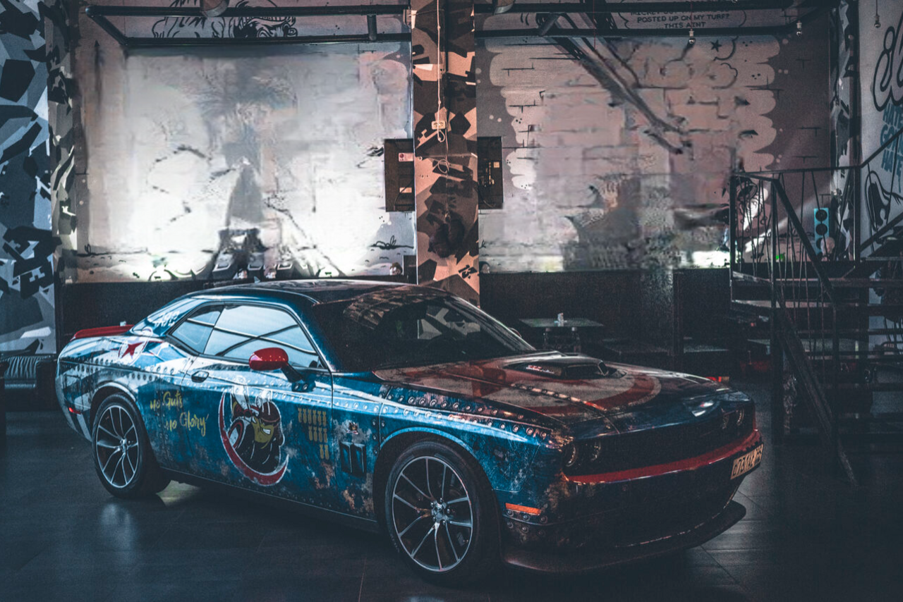 Арендовать Креативный лофт с автомобилями