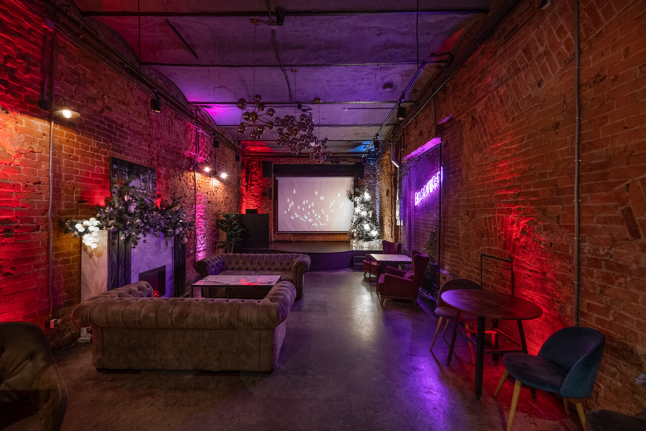 Арендовать Лофт со сценой