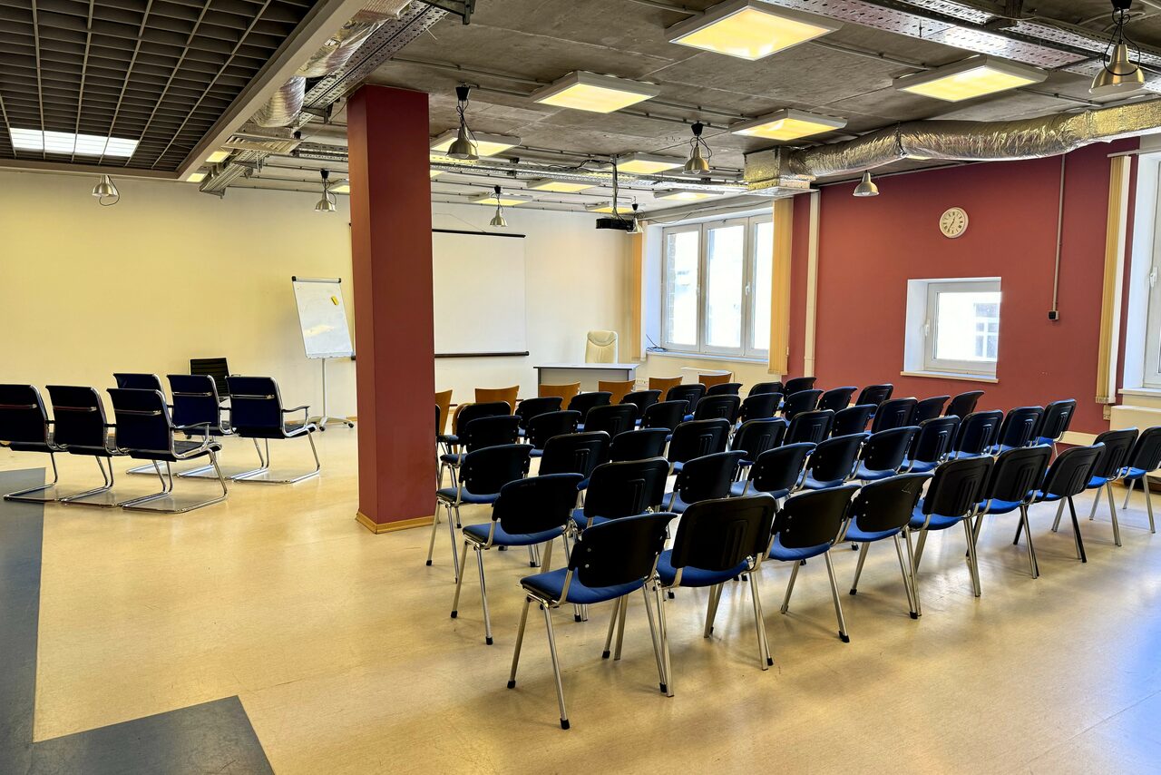 Арендовать Зал с комфортными креслами для образовательных мероприятий